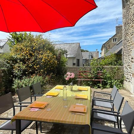 L'Amour, Le Rire Et La Famille Hillion Exterior photo